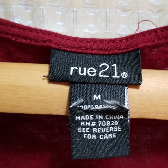 {2 for 10} Rue 21 burgundy cold shoulder top sz m - Picture 4 of 5